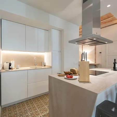 Bravissimo Mercaders, Beautiful 3 Bedroom Lägenhet Girona