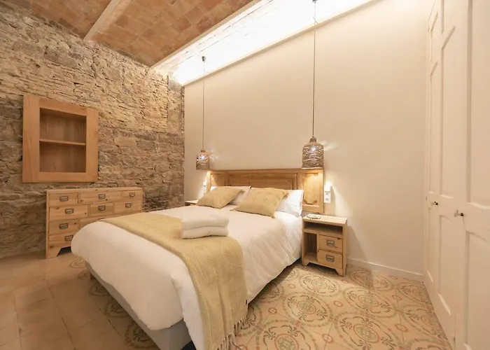 Bravissimo Mercaders, Beautiful 3 Bedroom Apartman Girona